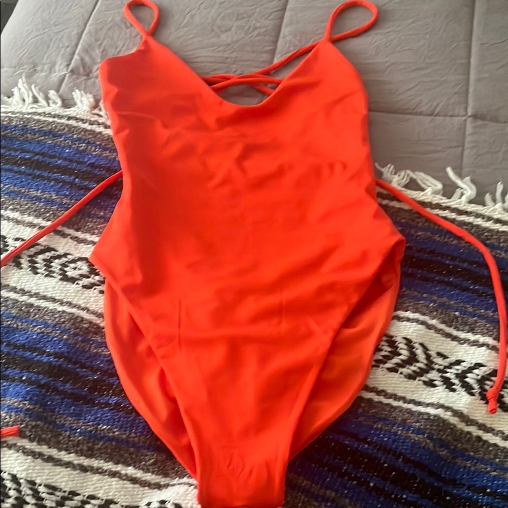 Londre - criss cross one piece swim suit